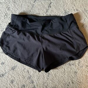 Black lulu short